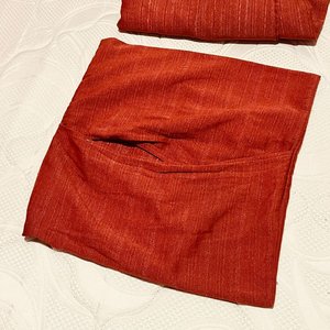 Juego de Cortinas y Fundas de Almohada Rojas - imagen 4