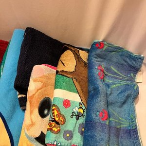 Lote siguiente: Lote de Toallas Variadas con Diseños Infantiles y Florales