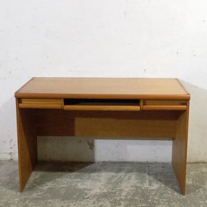 Escritorio de madera con bandeja para teclado y cajones laterales - imagen 3