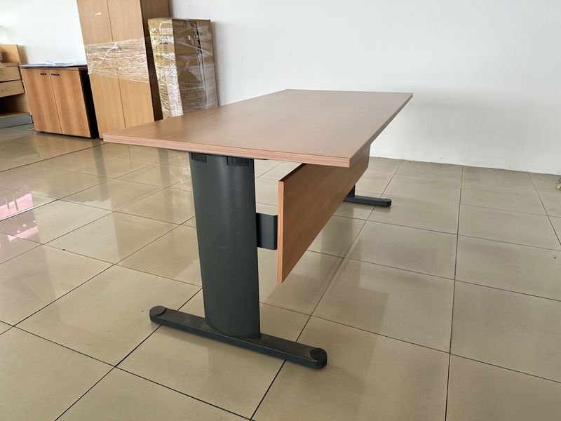Escritorio de madera con ajuste de altura - imagen 3