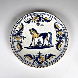 Plato Decorativo de Cerámica Estilo Talavera con Caballo y Flores - imagen 2