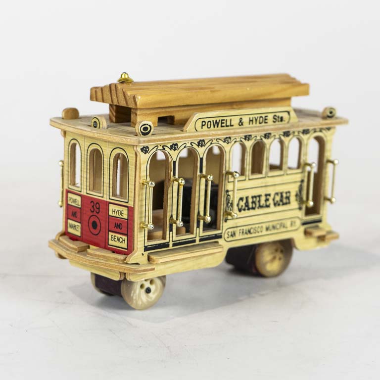 Lote anterior: Tranvía musical de plástico  - Medidas: 14cm 