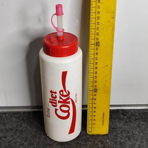 Lote siguiente: Caramañola Diet Coca-Cola Roja y Blanca con Pico