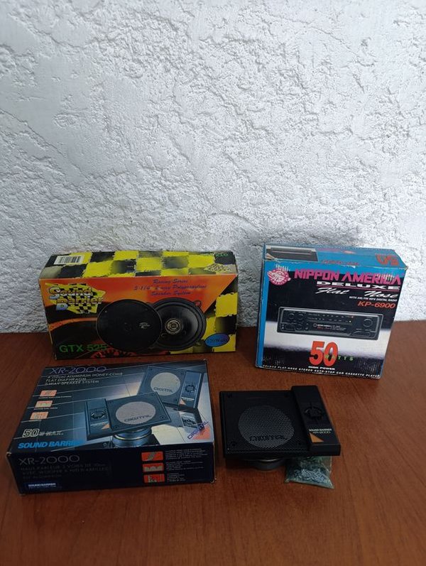 Parlantes y radio para vehículo A LA VISTA