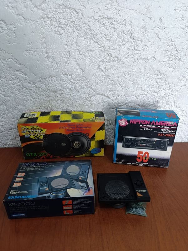 Parlantes y radio para vehículo A LA VISTA