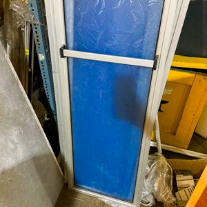 Una mampara de baño desarmada aluminio y acrilico azul y marmol de cocina sin pileta usada con detalle - imagen 7