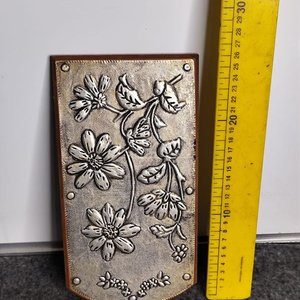 Set de 6 Posavasos de Peltre con Soporte de Madera y Cuadro Decorativo - imagen 6