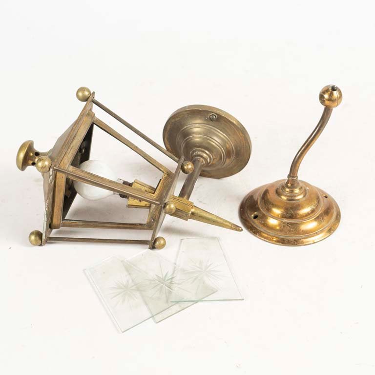 Lote anterior: Aplique farol de bronce y soporte con 3 vidrios