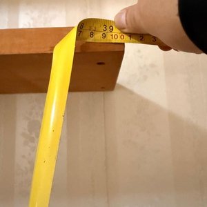 Estantes de Madera Rústicos con Soportes Metálicos - imagen 2