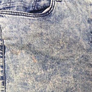 Lote de Ropa Femenina: Jeans con Tachas y Remeras Variadas - imagen 16