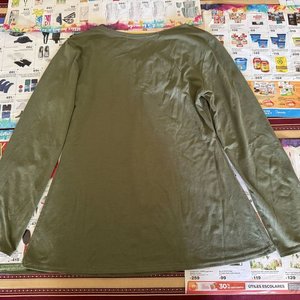 Lote de 5 Prendas de Vestir: Pantalón, Suéter y Blusas - imagen 8