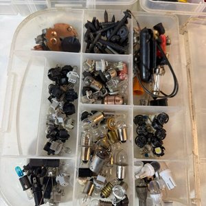 Lote de 3 organizadores con fusibles, bombillas y convertidor de audio - imagen 2