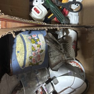 Lote siguiente: Lote de Varios Objetos Domésticos y Herramientas