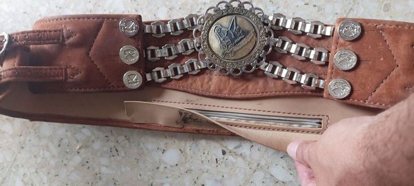 Cinturón de cuero para hombre con hebilla de metal y cadena de plata - imagen 1