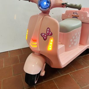 Moto a Batería Infantil "Ice Magic" Rosa con Faltantes - imagen 4