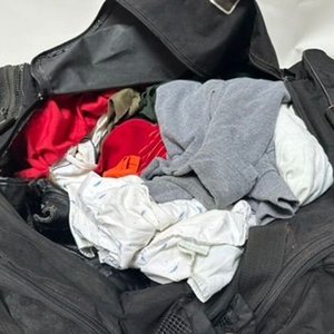 Bolso Deportivo Graf con Ropa de Hombre: Camisas, Remeras y Shorts - imagen 3