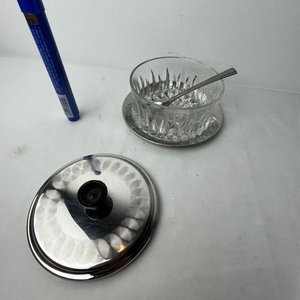 Azucarero de Vidrio Prensado con Tapa y Bandeja Metálica - imagen 6