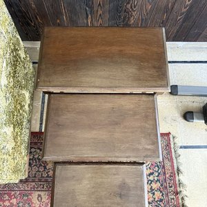 Juego de 3 mesas nido de madera con patas torneadas - imagen 5