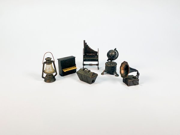 Seis Sacapuntas Decorativos Vintage: Clavicordio, Piano, Vitrola, Globo, Baúl y Farol - imagen 1