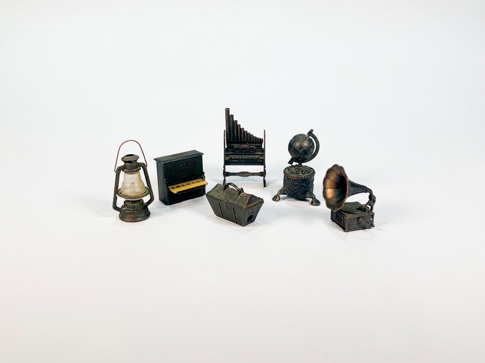 Seis Sacapuntas Decorativos Vintage: Clavicordio, Piano, Vitrola, Globo, Baúl y Farol