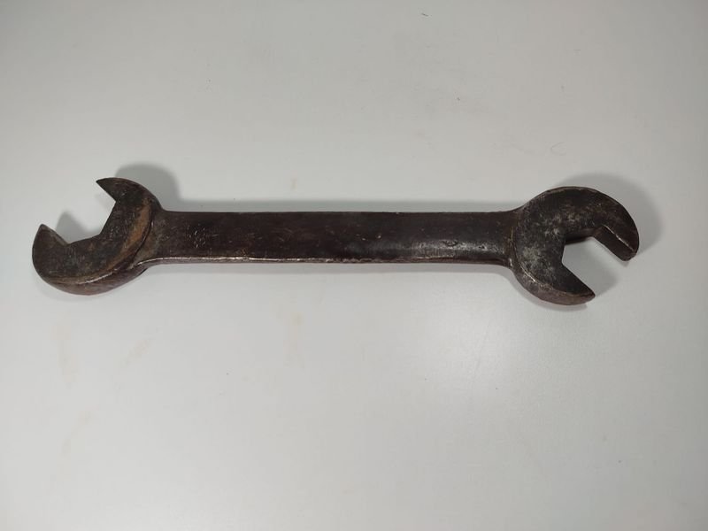 Llave de gran tamaño y acero de alta calidad - imagen 4