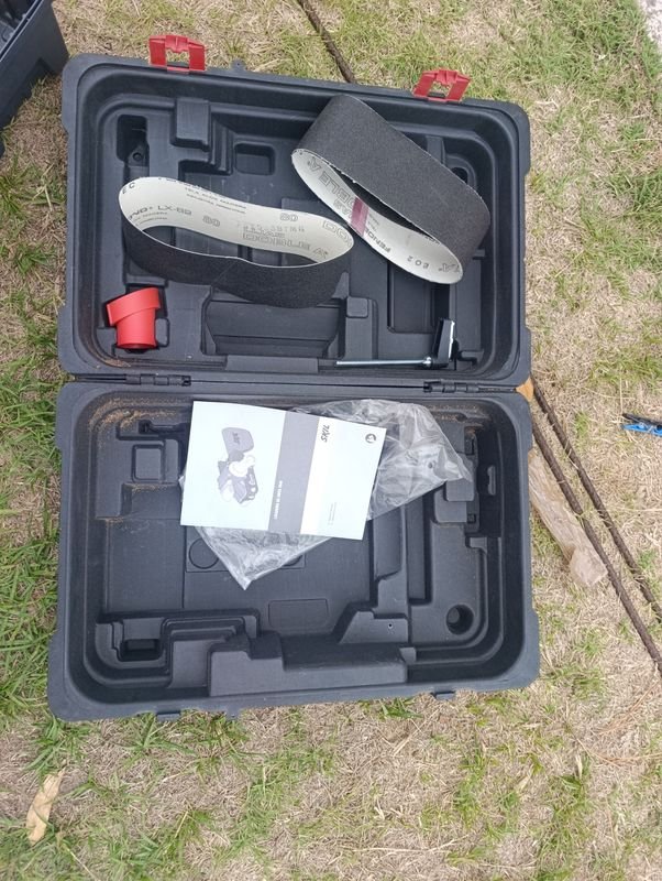 Herramientas de trabajo en caja con accesorios - imagen 5