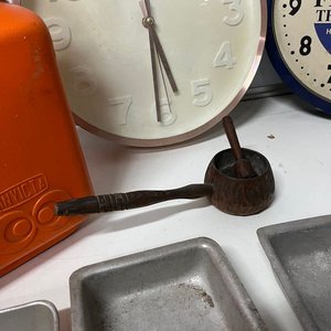 Lote de 9 piezas: 2 relojes de pared, cantimplora naranja, radio y más - imagen 5