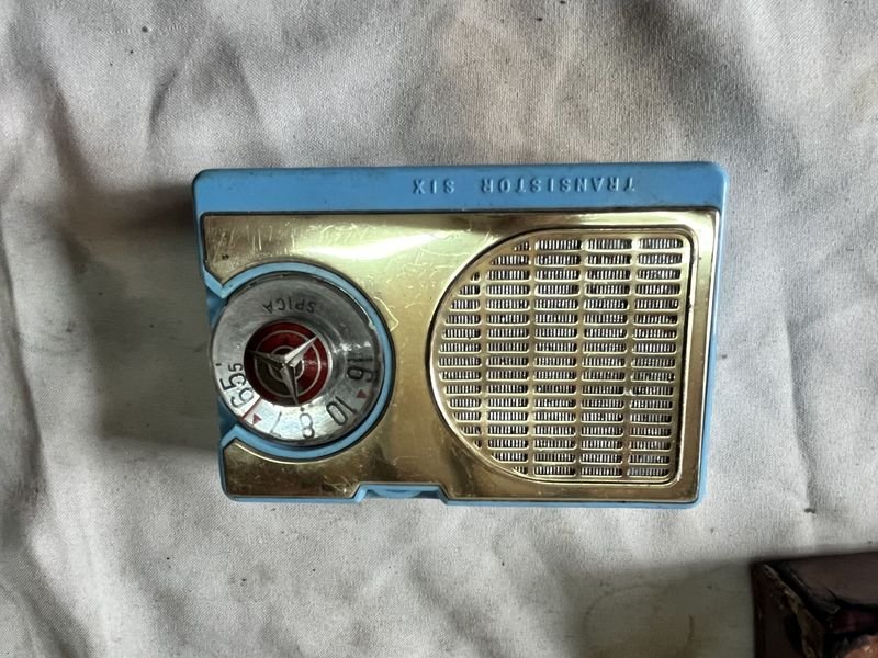 Radio Spica en su estuche a la vista - imagen 5