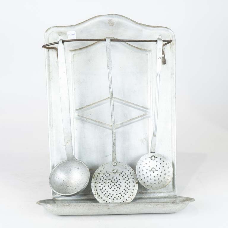 Lote anterior: Ganchera de aluminio mariposa con cucharon y espumaderas  - Medidas: 47 x 34cm 