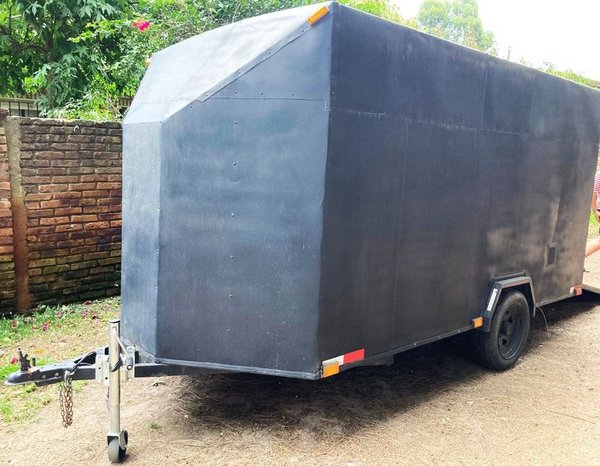 Tráiler cerrado tipo furgón para transporte de motos, herramientas y mercadería - imagen 2