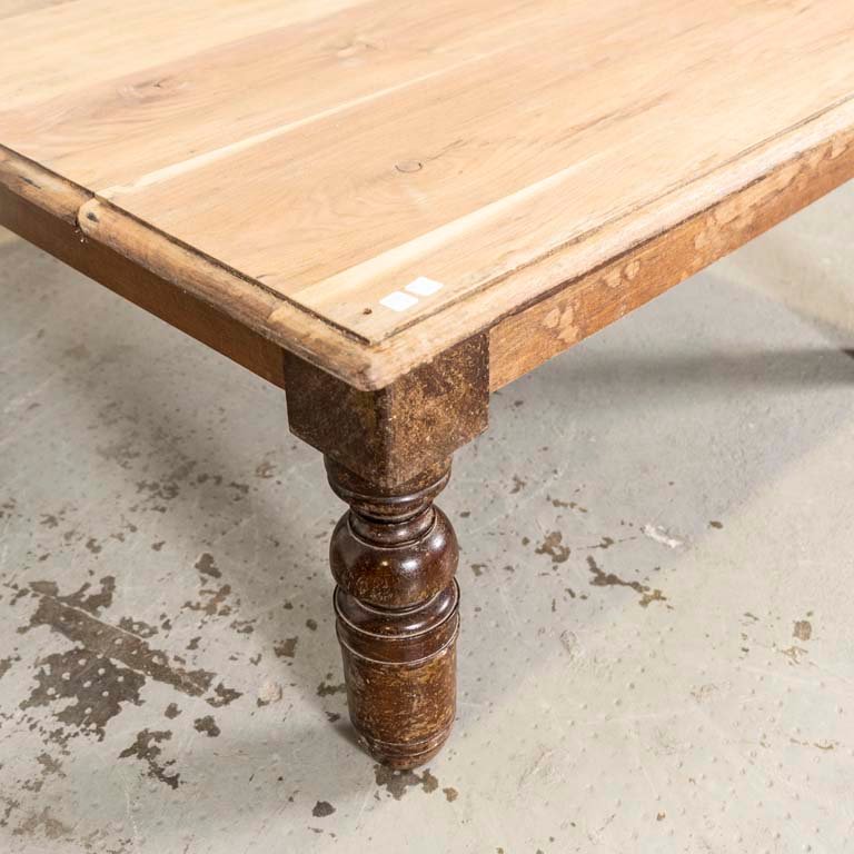 Mesa ratona de madera rústica con patas torneadas - imagen 3