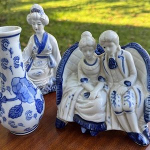 4 figuras en loza esmaltada asiatica de estilo victoriano (caballero, damas y 2 geishas mas un jarron) - imagen 4