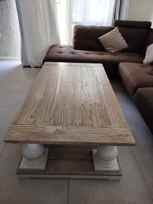 Mesa Ratona de Madera con Sofá y Accesorios - imagen 4