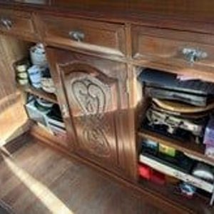 Juego de Comedor y Aparador de Cerejeira con Repujado y Vidrio - imagen 16