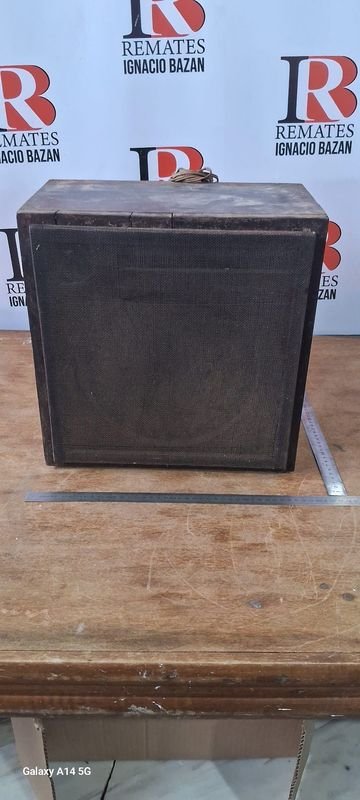 Parlante Antiguo de Madera con Rejilla Frontal - imagen 1