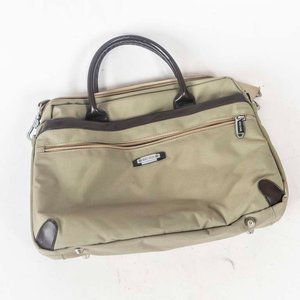 Lote anterior: Bolso de Mano Bao Hua Beige 29 x 34 cm