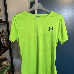 Dos Camisetas Deportivas Talle XXL: Amarilla Adidas y Verde Under Armour - imagen 2
