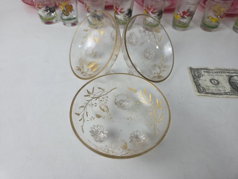 Colección de cristal y oro, fruteras y copias para licor - imagen 3