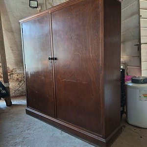 gran fichero de 4 puertas , excelente estado en cedro, 156x40x160 pertenecio a la antigua radio cw39 - imagen 3