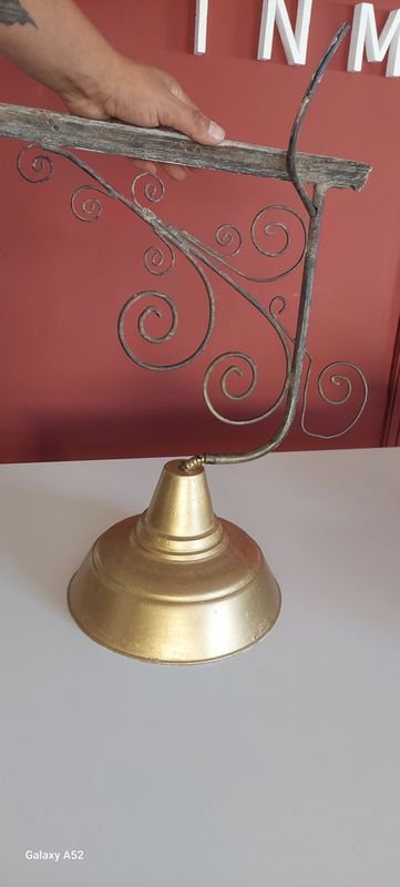 Lámpara de estilo antiguo con forma cónica y acabado metálico - imagen 2