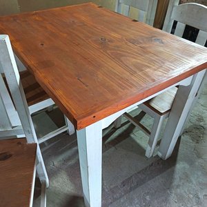Juego de Comedor de Madera: Mesa y 4 Sillas en Excelente Estado - imagen 5