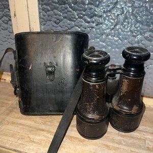 Lote anterior: Binoculares Antiguos de Colección con Estuche de Cuero