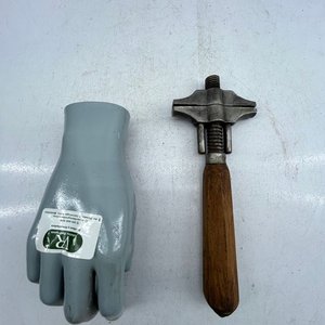 Llave Ajustable Antigua de Doble Mordaza con Mango de Madera - imagen 1