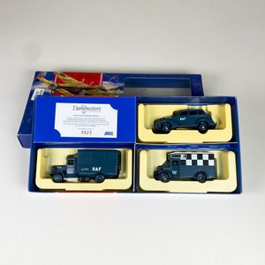 Lote anterior: Caja con tres autitos coleccion