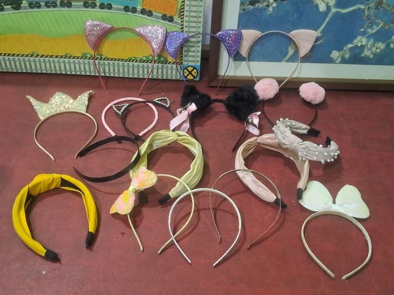 Lote siguiente: Accesorios para el cabello y disfraces