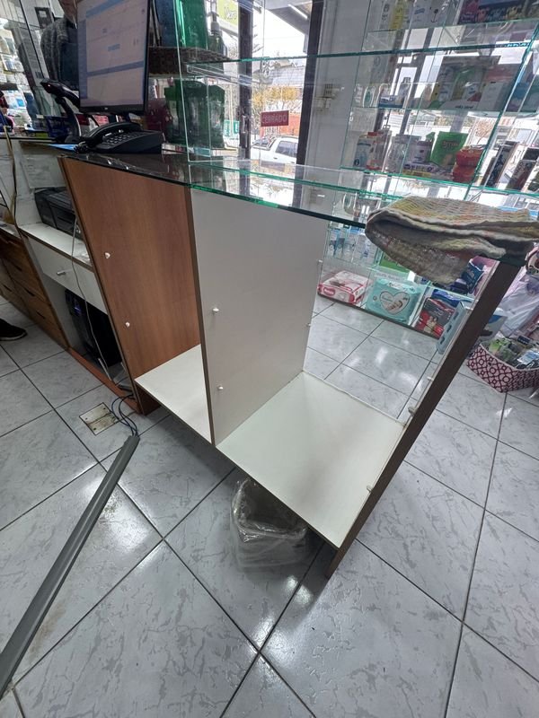 Vitrinas Horizontales de Vidrio y MDF para Almacenamiento y Decoración - imagen 2