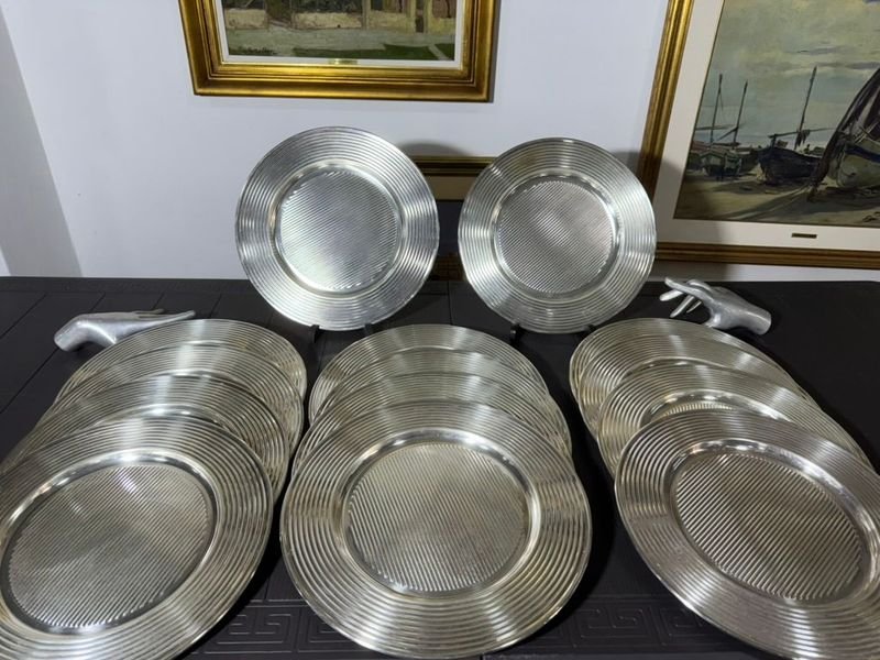 Lote anterior: Platos de plata modernos con soportes y pinturas