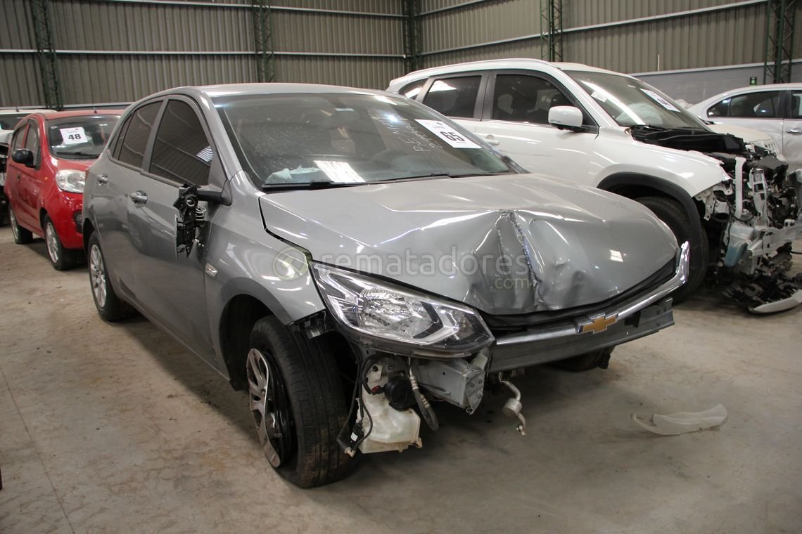Chevrolet Onix Gris Dañado
