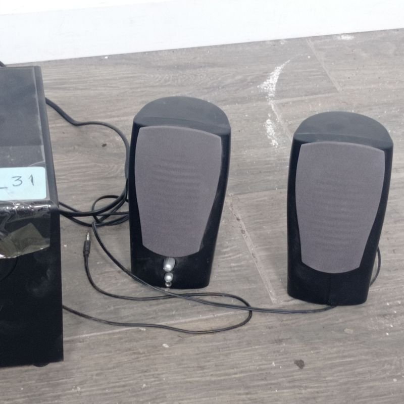 Juego de parlantes marca Logitech en venta - imagen 4