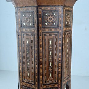 Mesa Turca Octogonal con Incrustaciones de Madera y Nácar - imagen 6